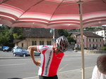Patrik ergänzt seine Vorräte DSCN2629.JPG